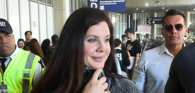 Pol Cia Do Rj Abre Inqu Rito Para Apurar Se Staff De Lana Del Rey Praticou Xenofobia Aparecida